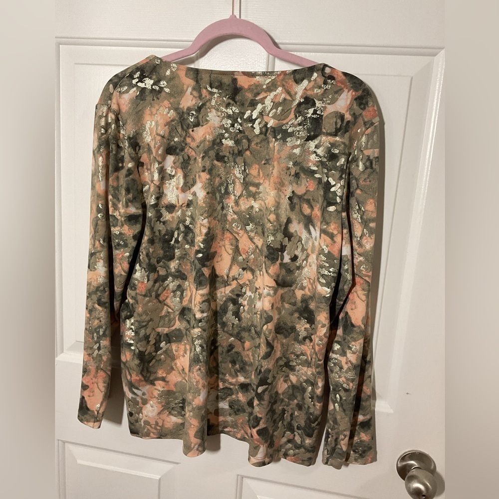 Chicos Floral V Neck Top Size 3 XL Metallic Detail Blouse - Picture 5 of 9